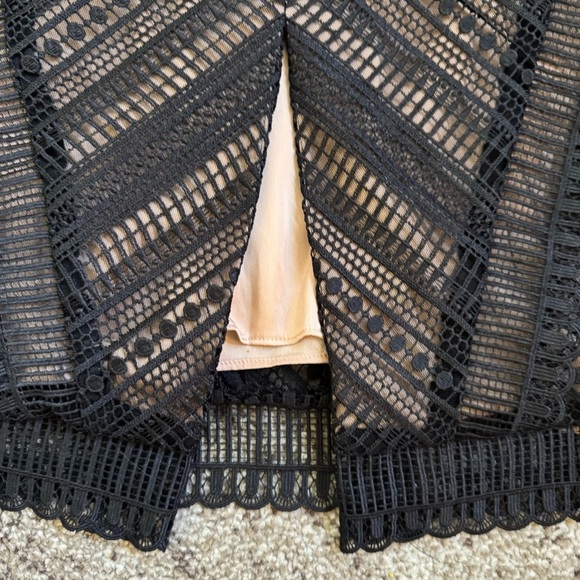 WHITE HOUSE BLACK MARKET BLACK LACE PENCIL SKIRT NWT SIZE 4 - Picture 10 of 12